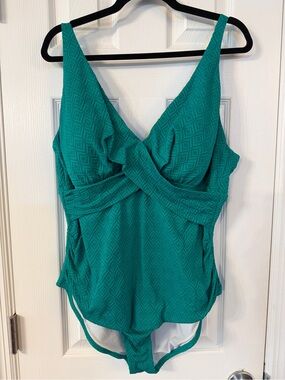 Women’s Green Textured Crossover One-Piece Swimsuit